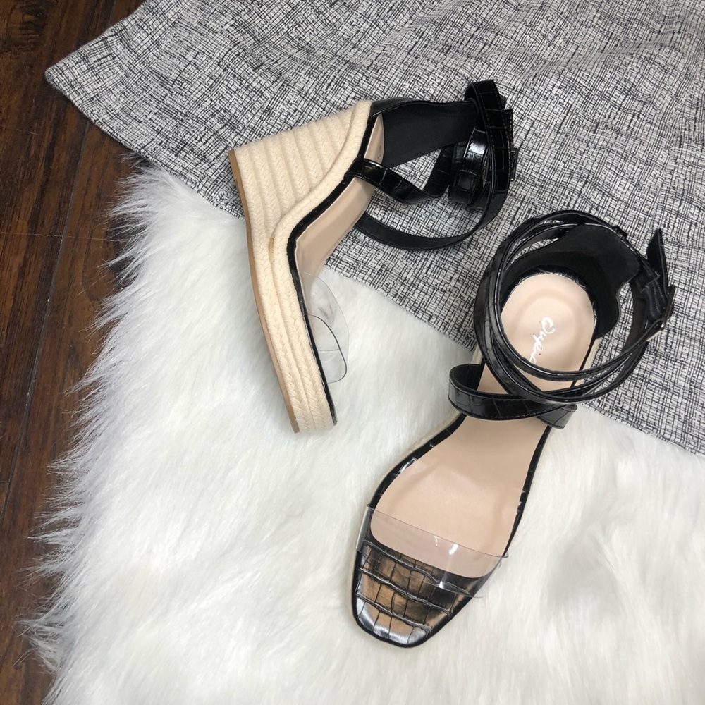 Clear and back wedges! Beautiful and comfortable for long wear. - Picture 5 of 7